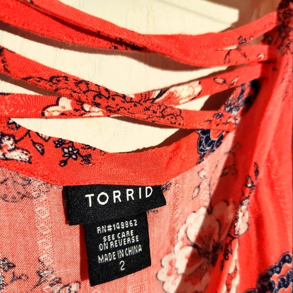 💚VINTAGE TORRID FLORAL HIGH LOW STRAPPY CROSSBACK PLUS SIZE GENTLY USED CAMI 2X - Picture 4 of 7